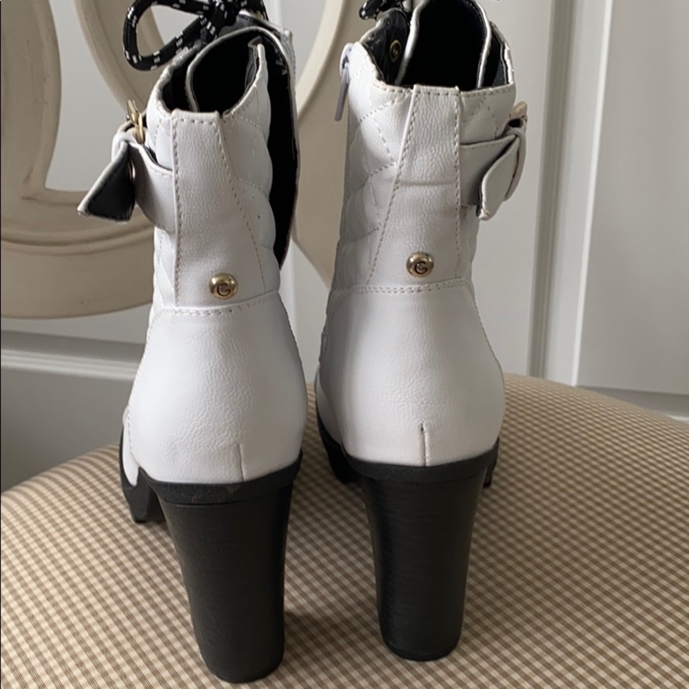 HOST PICK Guess boots - Picture 3 of 4